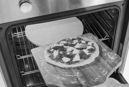 How to Transfer an Uncooked Pizza to a Pizza Stone photo 1
