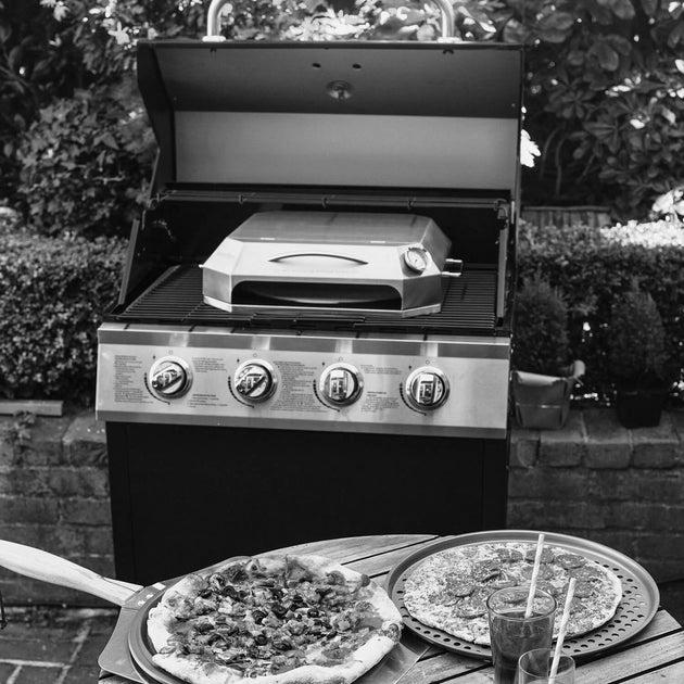 How to Cook Pizza on a Gas Grill photo 3