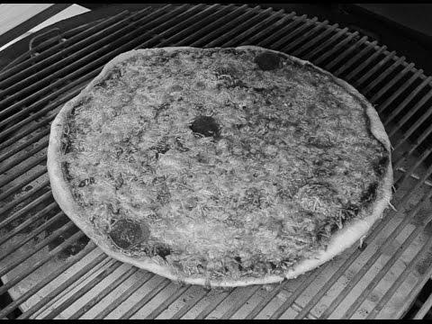 How to Cook Pizza on a Gas Grill photo 4