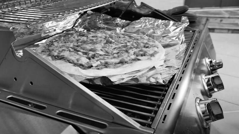 How to Cook Pizza on a Gas Grill photo 6