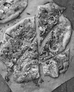 Can You Put Anchovies in Your Tomato Sauce For Pizza? image 9